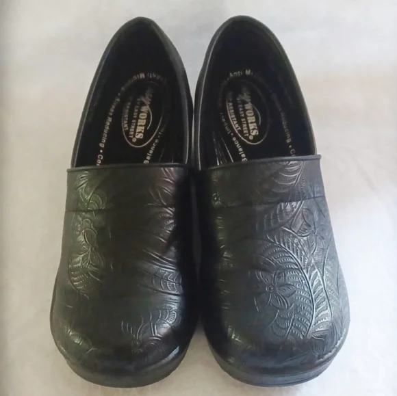 Easy works slip resistant shoes - Picture 2 of 5